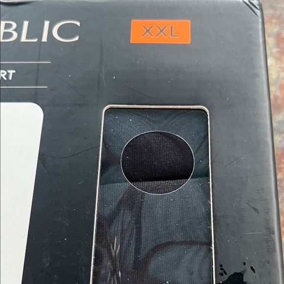 Banana Republic Essential Black V-Neck Tee - Picture 5 of 7